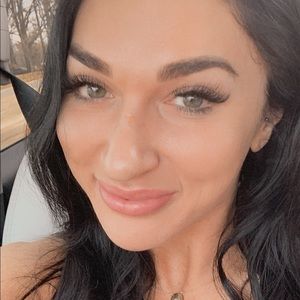 Meet your Posher, Raylea